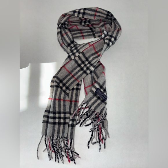 Burberrys Grey Cashmere Scarf - Picture 3 of 3